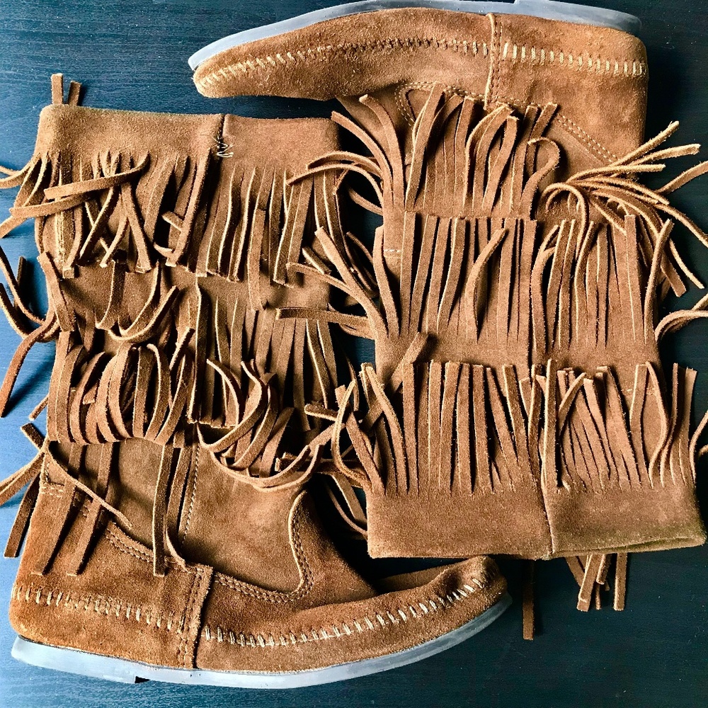 Minnetonka 3 layer fringe light brown boots